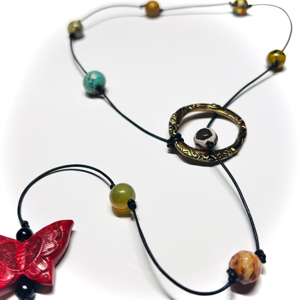 🆕 Beautiful Semiprecious Gemstone & Carved Cinnabar Butterfly Lariat Necklace